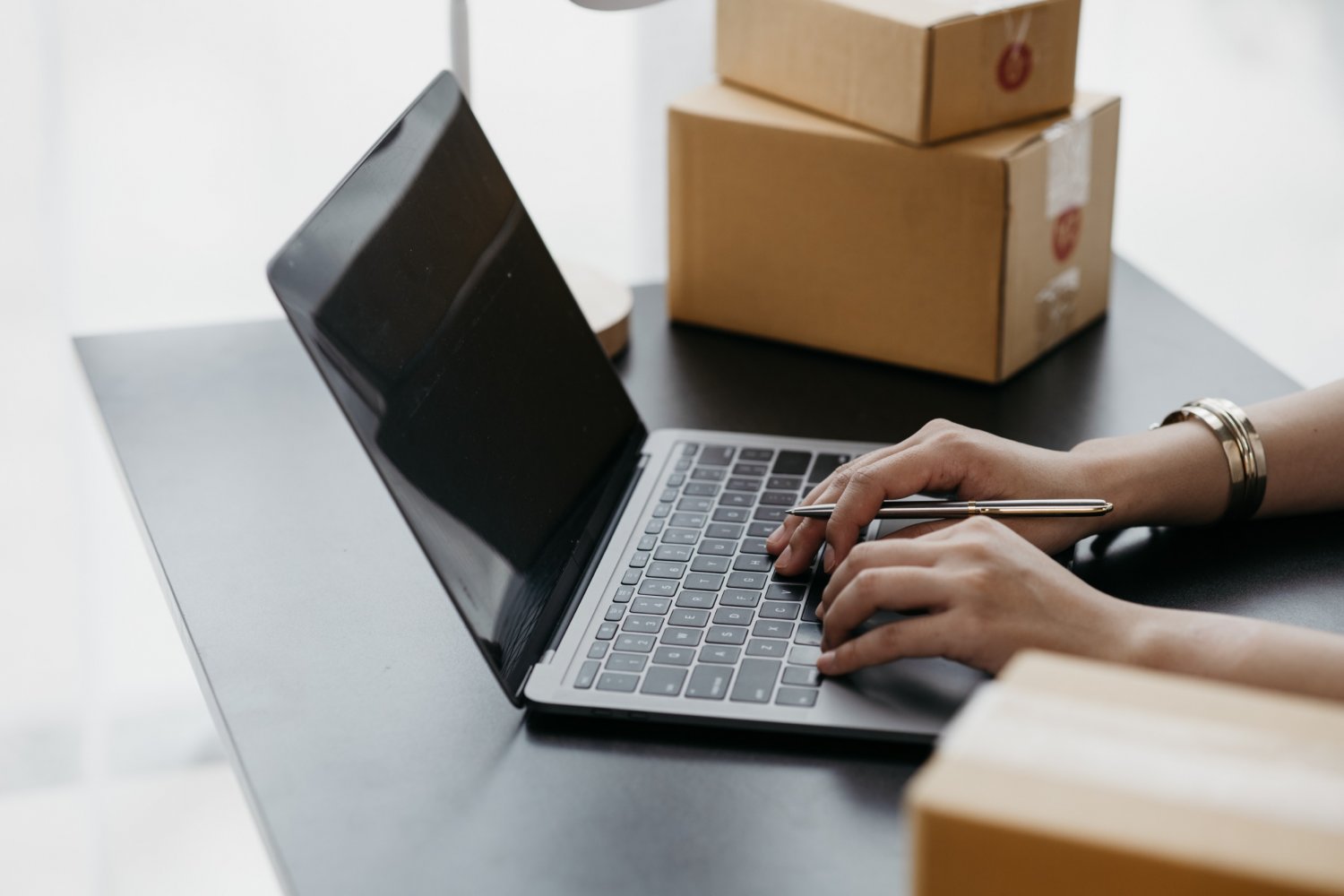 Zmiany w sprzedaży przez internet. Skarbówka będzie mogła kontrolować powyżej 30 transakcji.