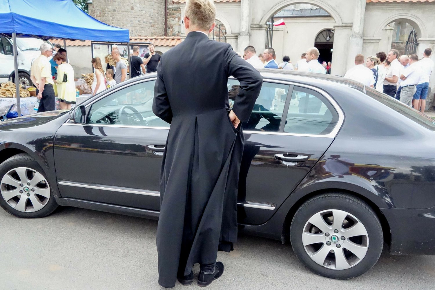 Kościół jest zwolniony z płacenia podatku. Tymczasem w Polsce prowadzi m.in. hotele i biurowce, generując czysty zysk