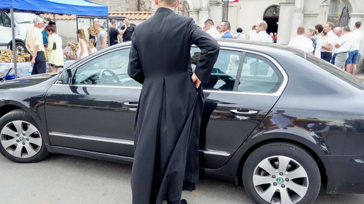 Kościół jest zwolniony z płacenia podatku. Tymczasem w Polsce prowadzi m.in. hotele i biurowce, generując czysty zysk