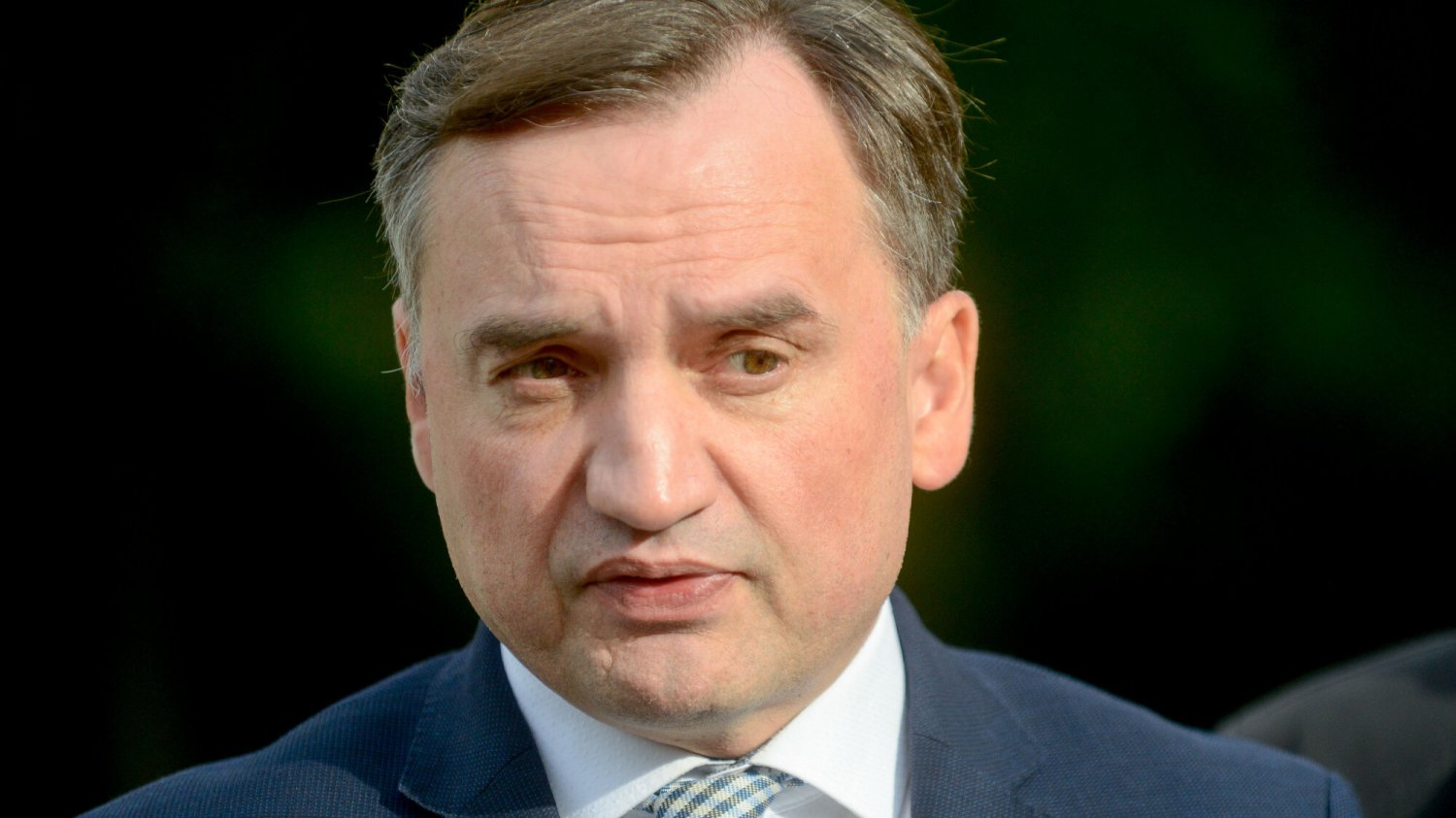 Sytuacja zdrowotna Zbigniewa Ziobry jest naprawdę ciężka. Takie informacje przekazał Patryk Jaki z Suwerennej Polski.