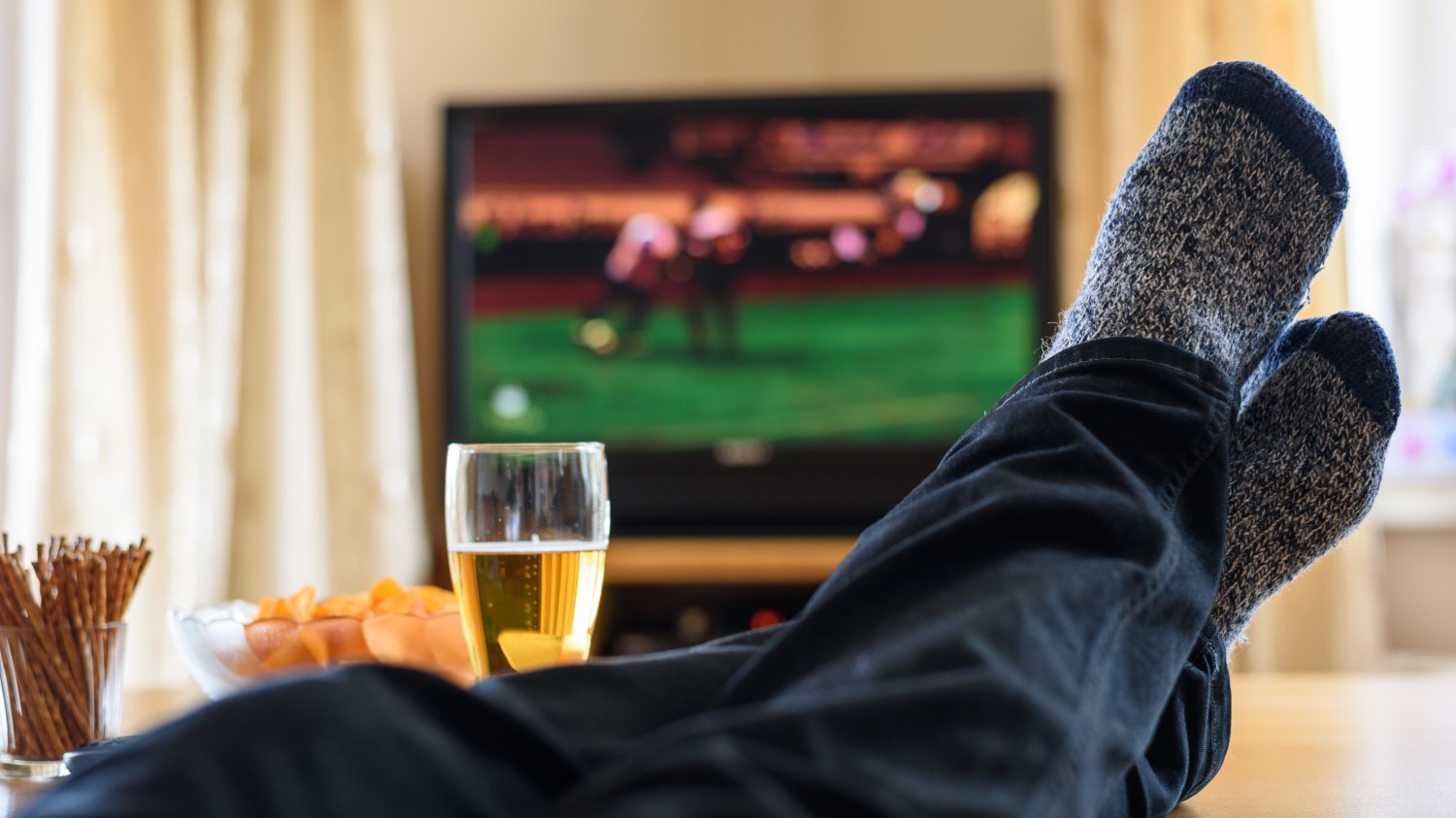 Kiedy należy całkowicie przestać pić alkohol? Naukowcy podali zaskakujący wiek.