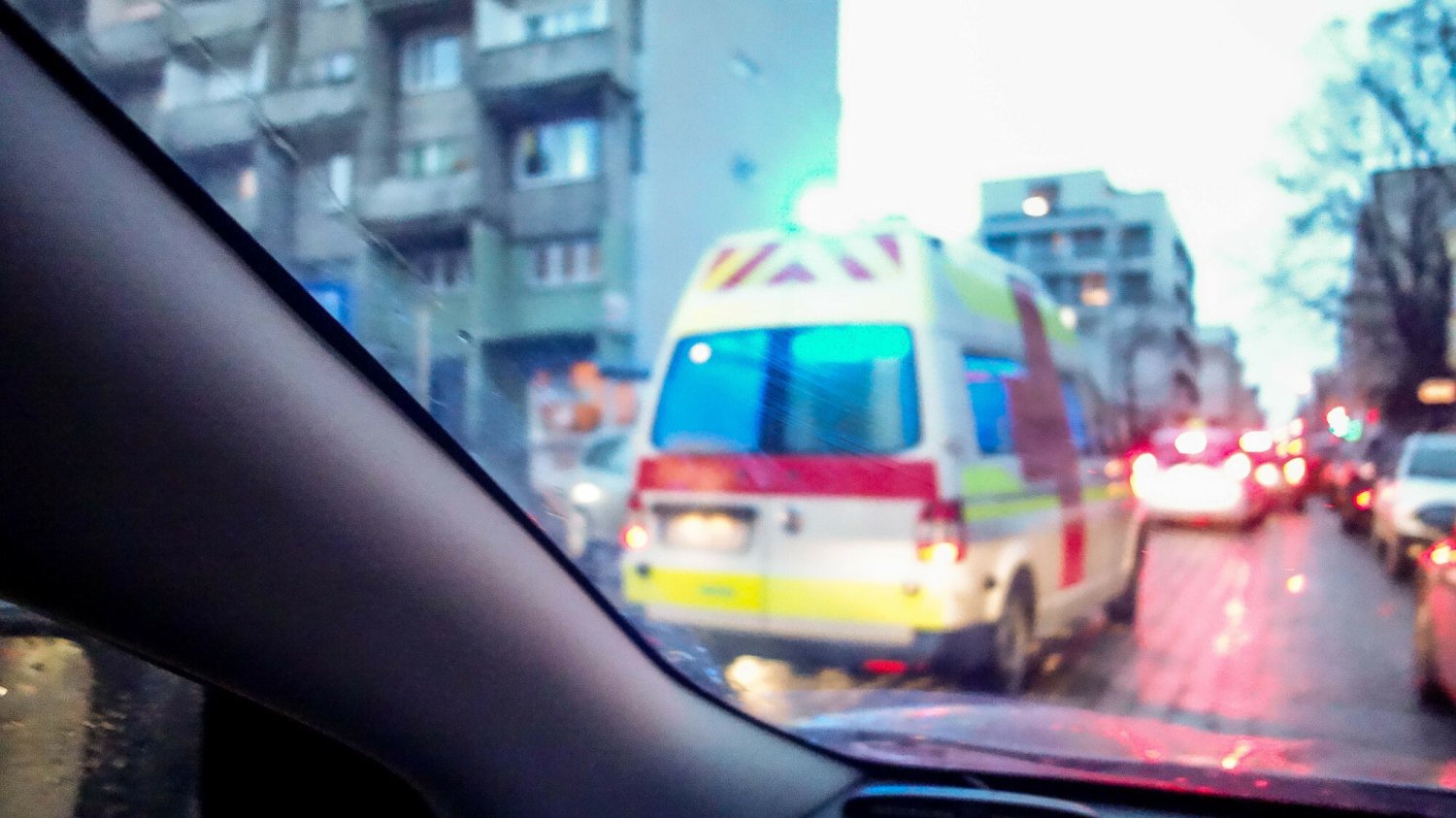 Dziecko wyprzedziło lekarzy. Poród zaczął się w taksówce.