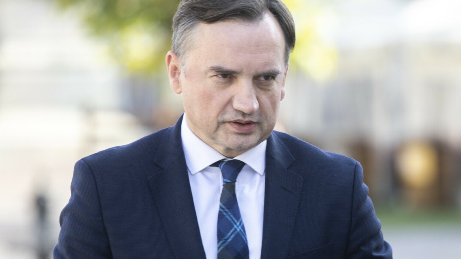 Zbigniew Ziobro przebywa poza Polską? Rozmówcy Anny Dryjańskiej z naTemat przedstawili swoje opinie.