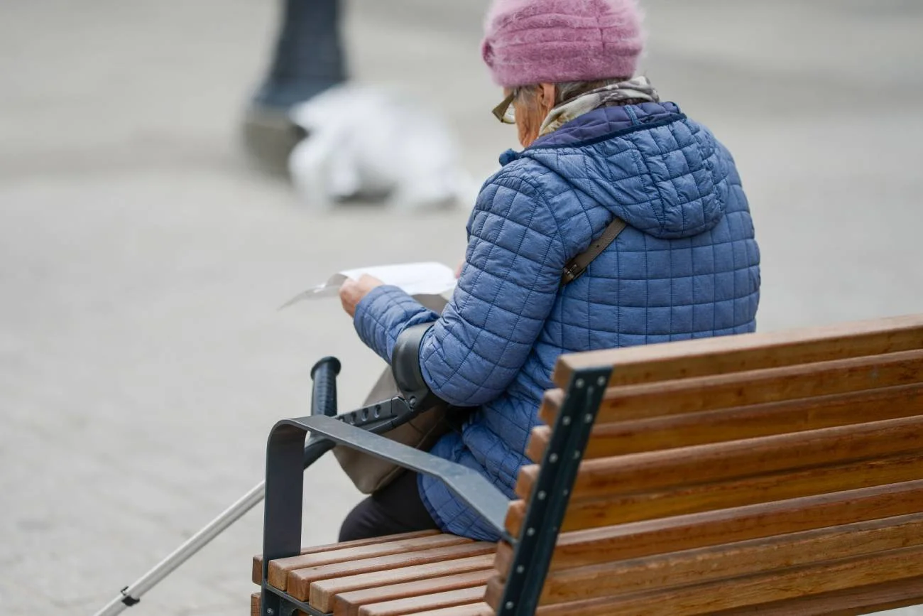 Polscy emeryci podpisują "renty dożywotnie". Tracą mieszkania za grosze
