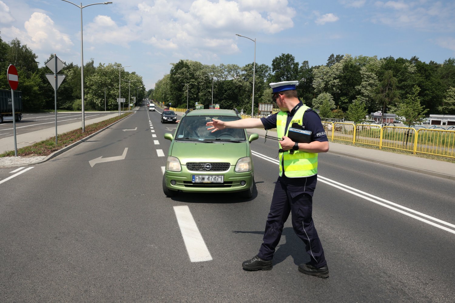 Nowa, obowiązkowa naklejka na szybę auta od 1 lipca 2024.