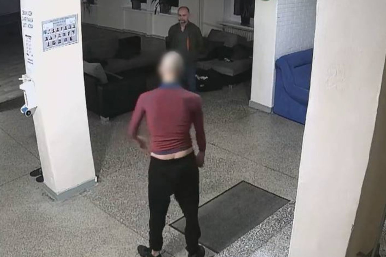 Mężczyzna opuścił więzienie i napadł na internat. Interweniowała policja
