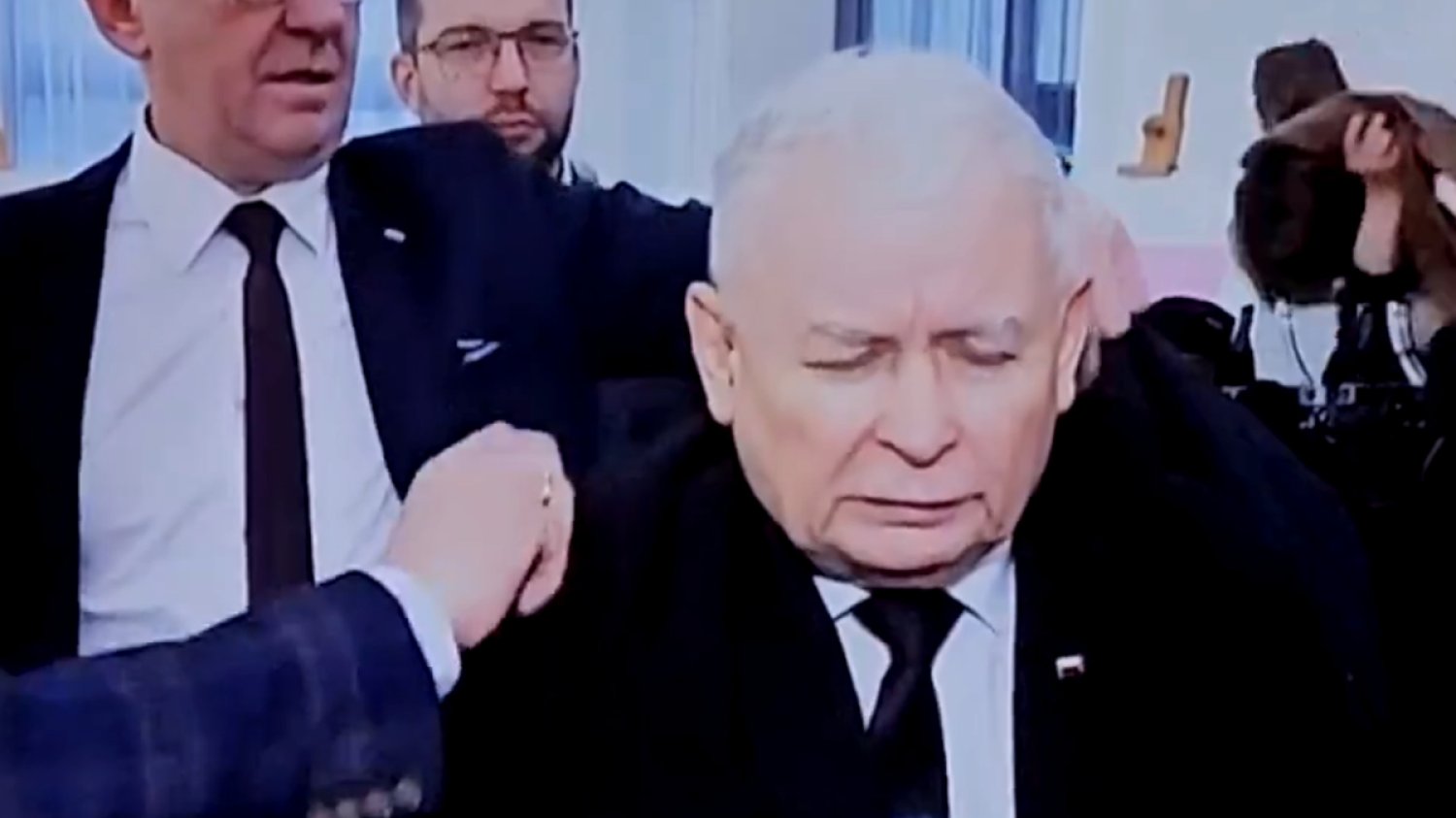 jarosław kaczyński ubieranie posłowie pis sejm film wideo